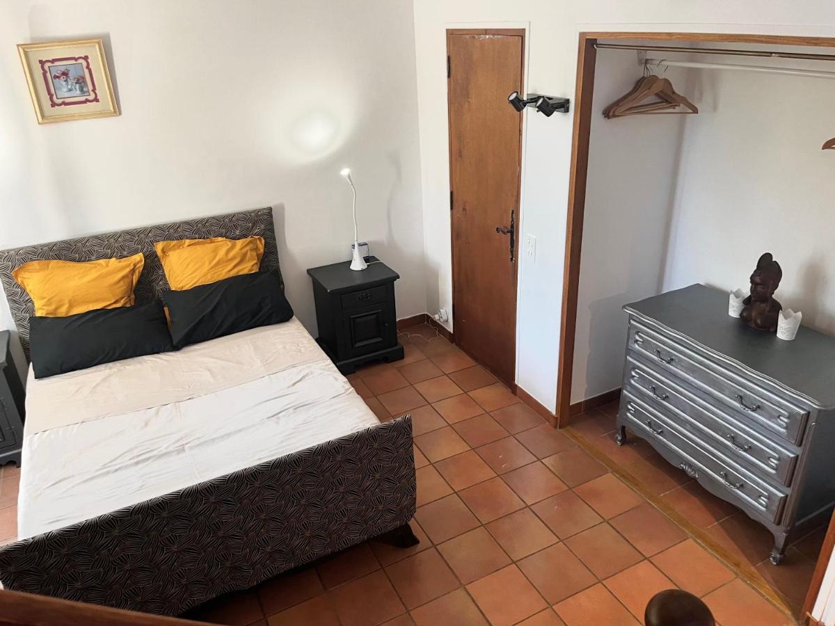 Le Mazet De Choubouloute Bed & Breakfast Сан-Жил Екстериор снимка